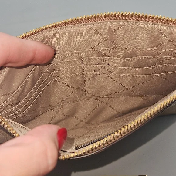 Michael Kors Bags Michael Kors Jet Set Travel XL Clutch - Picture 9 of 15